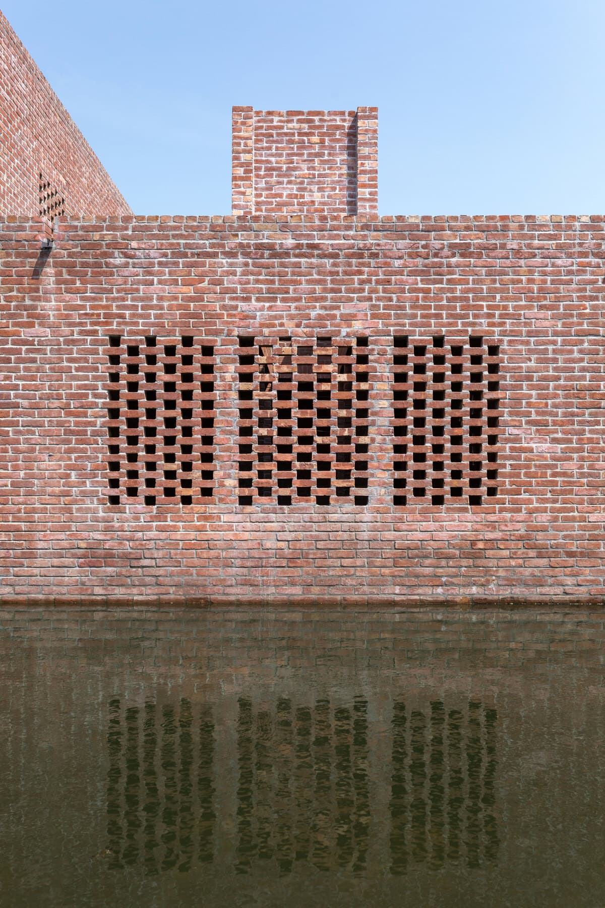 Friendship Hospital Satkhira, Shyamnagar, Bangladesh. 2011–2020. Photo: Asif Salman / URBANA