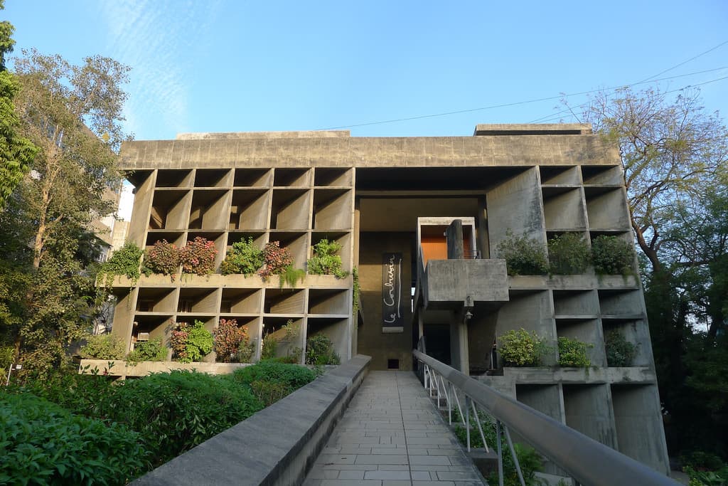 Mill Owners' Association Building, Ahmedabad, India. 1951–1960. Photo: Panovscott