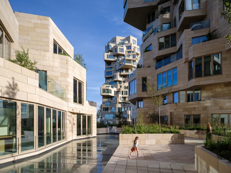 Valley, Amsterdam, Netherlands. 2021–2030. Photo: Ossip van Duivenbode